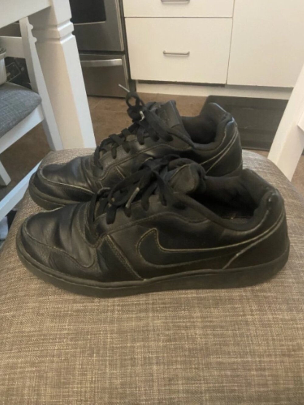 Nike Black Low-Top Leather Athletic Sneakers